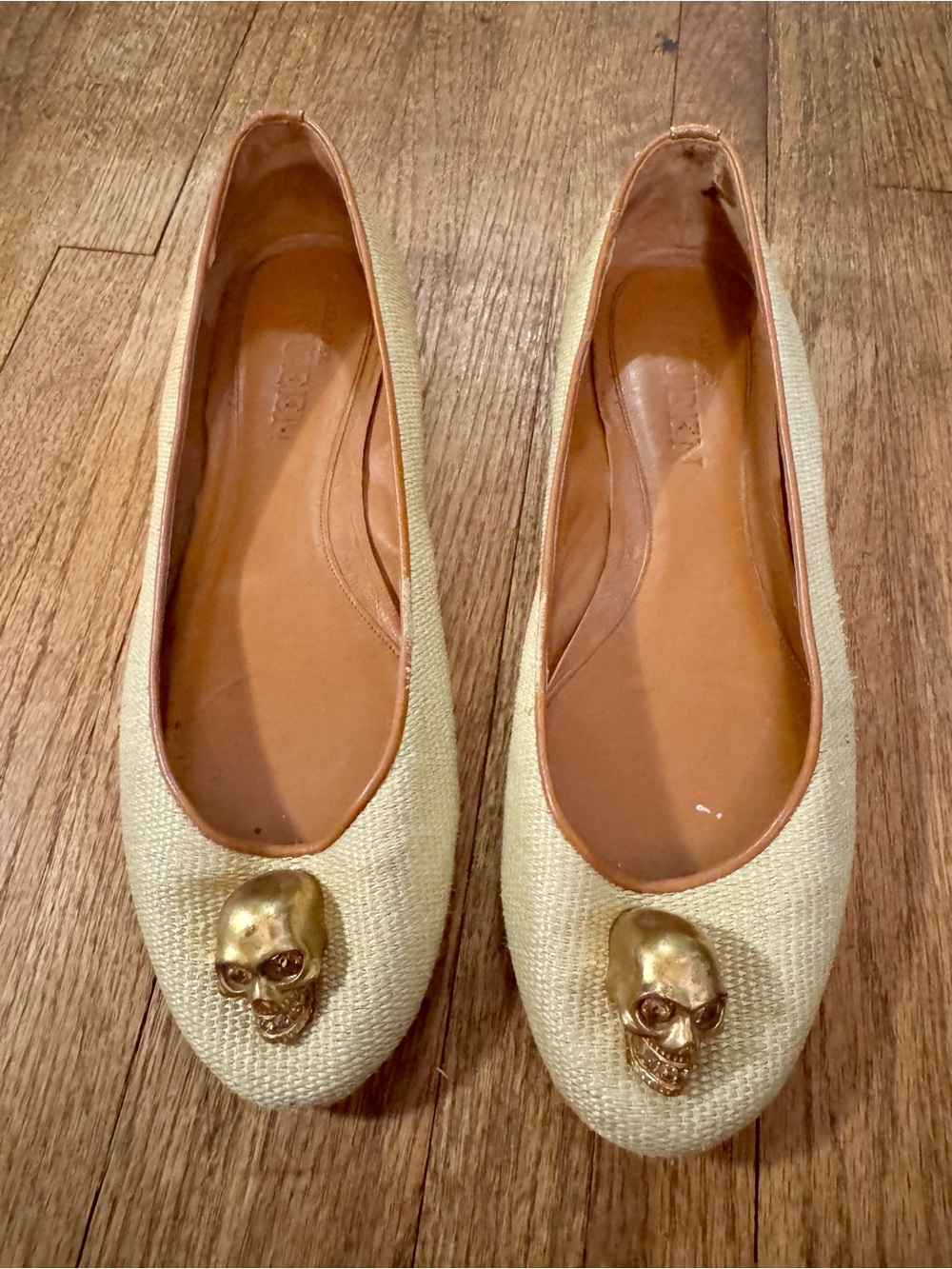Alexander McQueen Light Tan Flats with Gold Skull Detail - 40.5